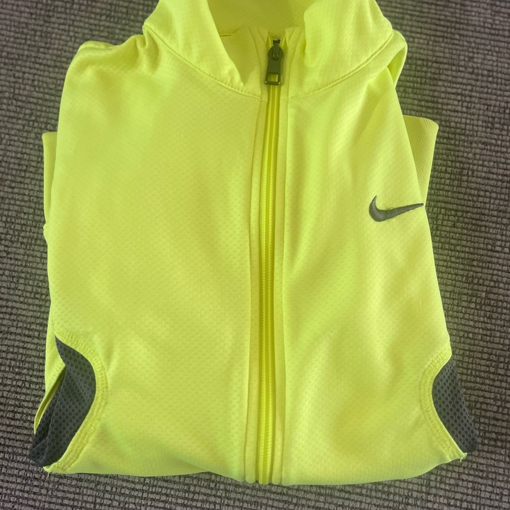 Like new boys Nike dry fit yellow jacket with zipper front - Picture 10 of 11